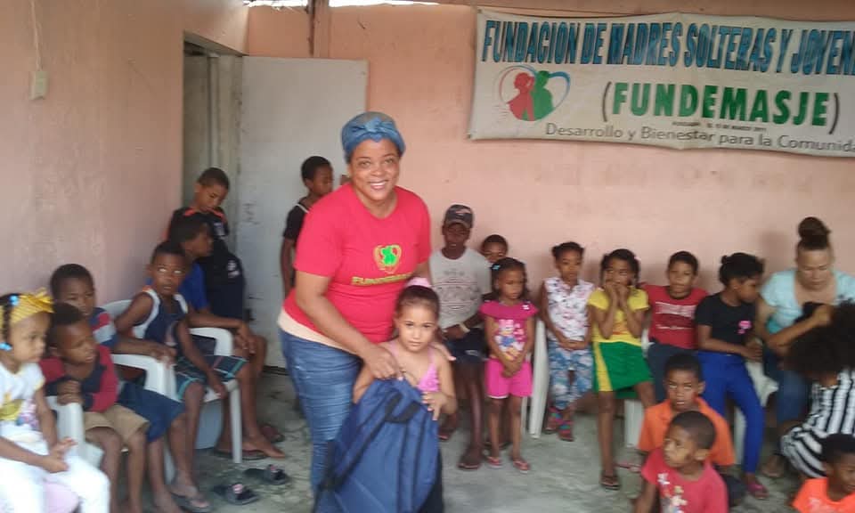 Actividad comunitaria con niños y familias